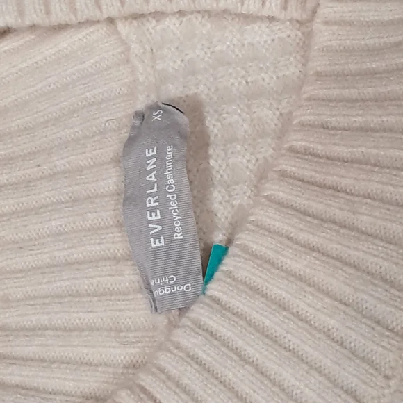 Everlane Recycled Cashmere Waffle Knit Crew Neck Sweater with Pockets – Cream XS - Picture 7 of 15